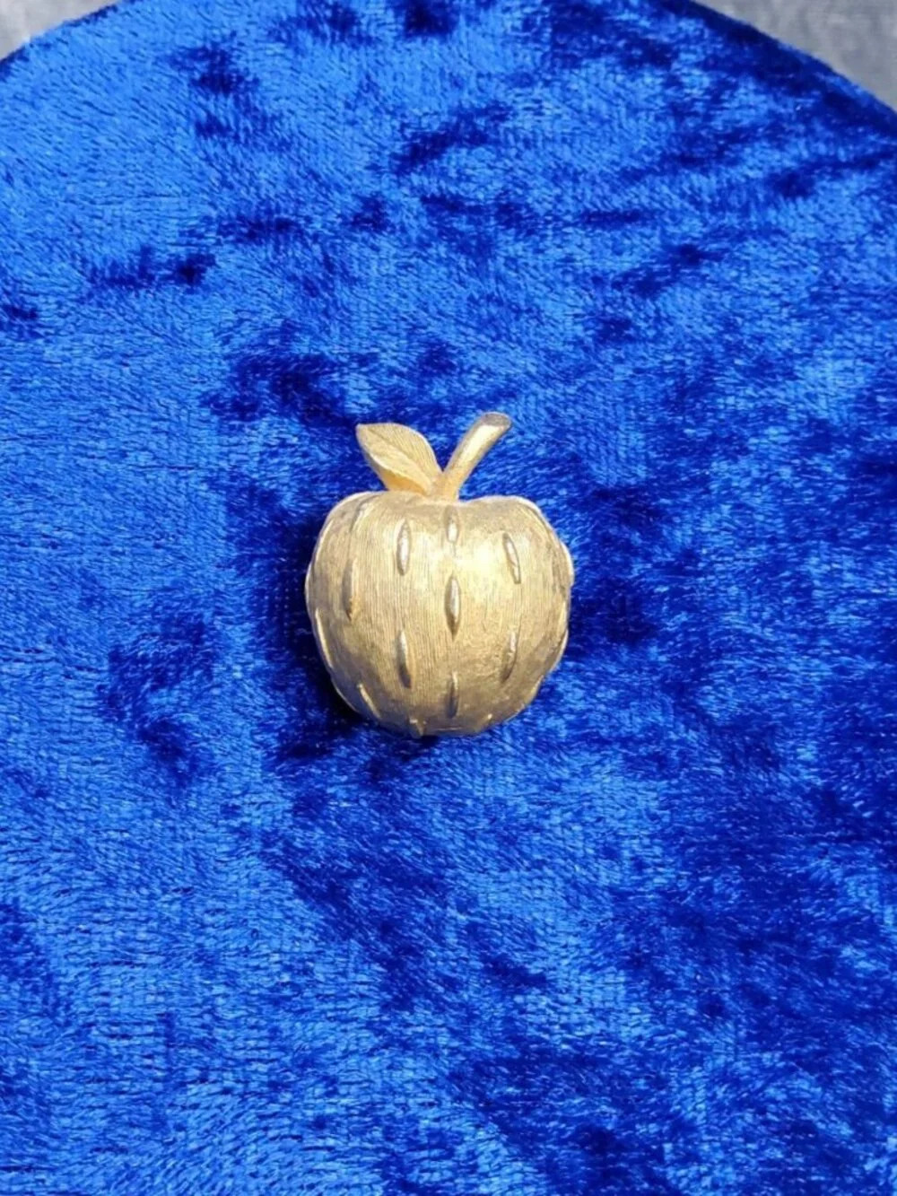 vintage napier gold tone teachers apple brooch